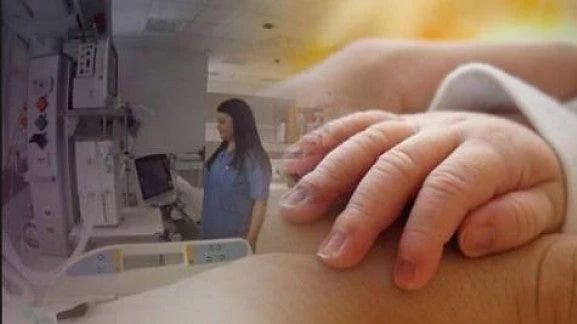 Θαύμα και θρίλερ με το βρέφος που παρέμενε νεκρό επί 45 λεπτά – Επανήλθε πριν το νεκροτομείο!
